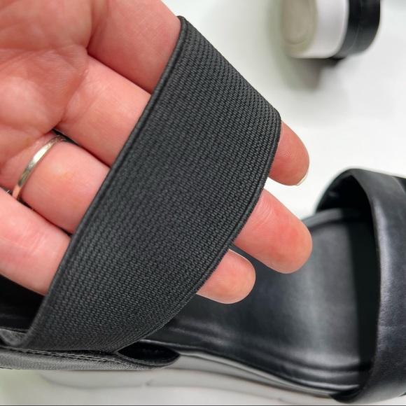 Franco Sarto Y2K 90s Black Velvet Modern Chunky White Platform Strappy Sandals - Picture 11 of 15